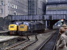 40173 takes over from 40169 at Aberdeen for an SRPS trip to Dufftown 20 May 1978